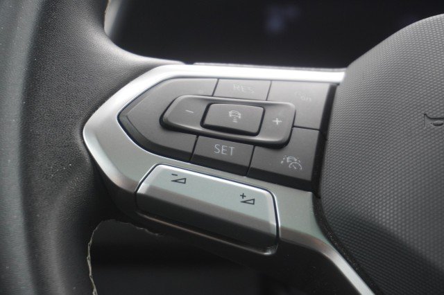 Used 2023 WHITE Volkswagen SE image 28