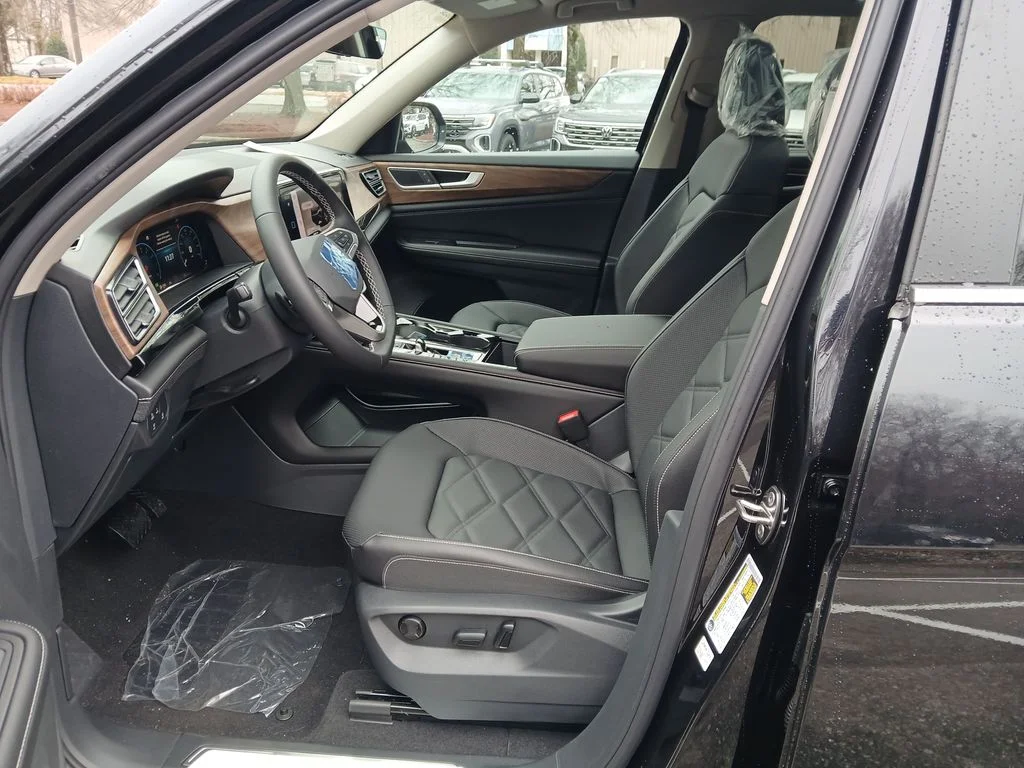 New 2026 Black Volkswagen 2.0T SE w/Technology image 9