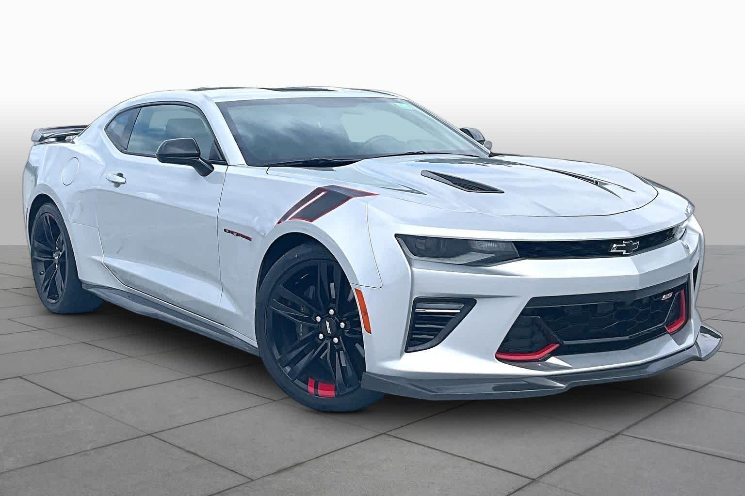 Used 2018 Silver Ice Metallic Chevrolet 2SS image 3