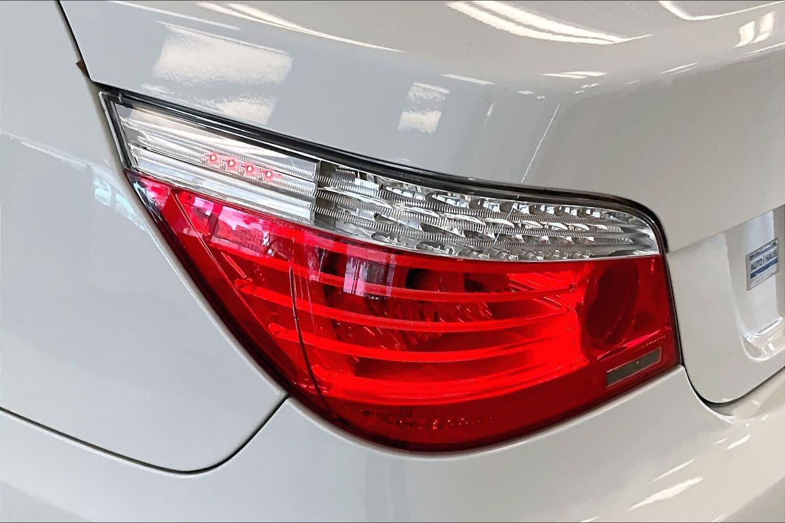 Used 2008 Alpine White BMW 528xi image 25