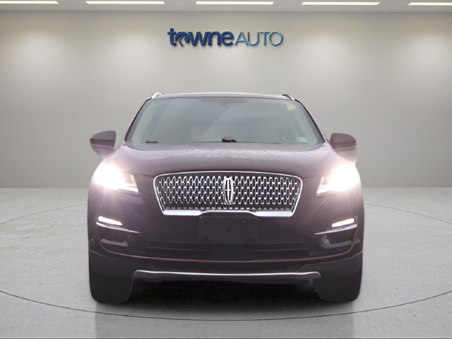 Used 2019 Burgundy Lincoln Select image 12