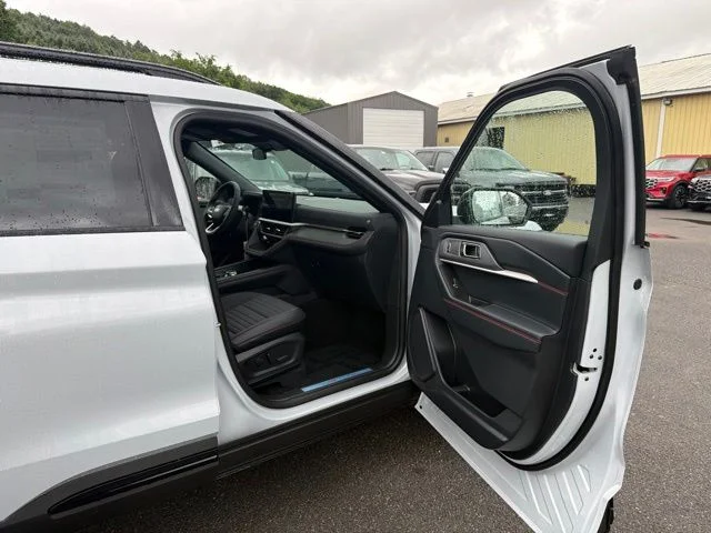 New 2026 Space White Metallic Ford ST-Line image 40