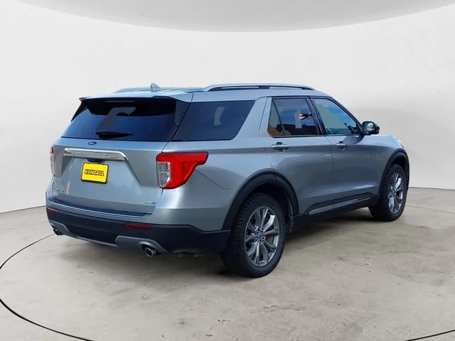 Used 2020 Silver Metallic Ford Limited image 5