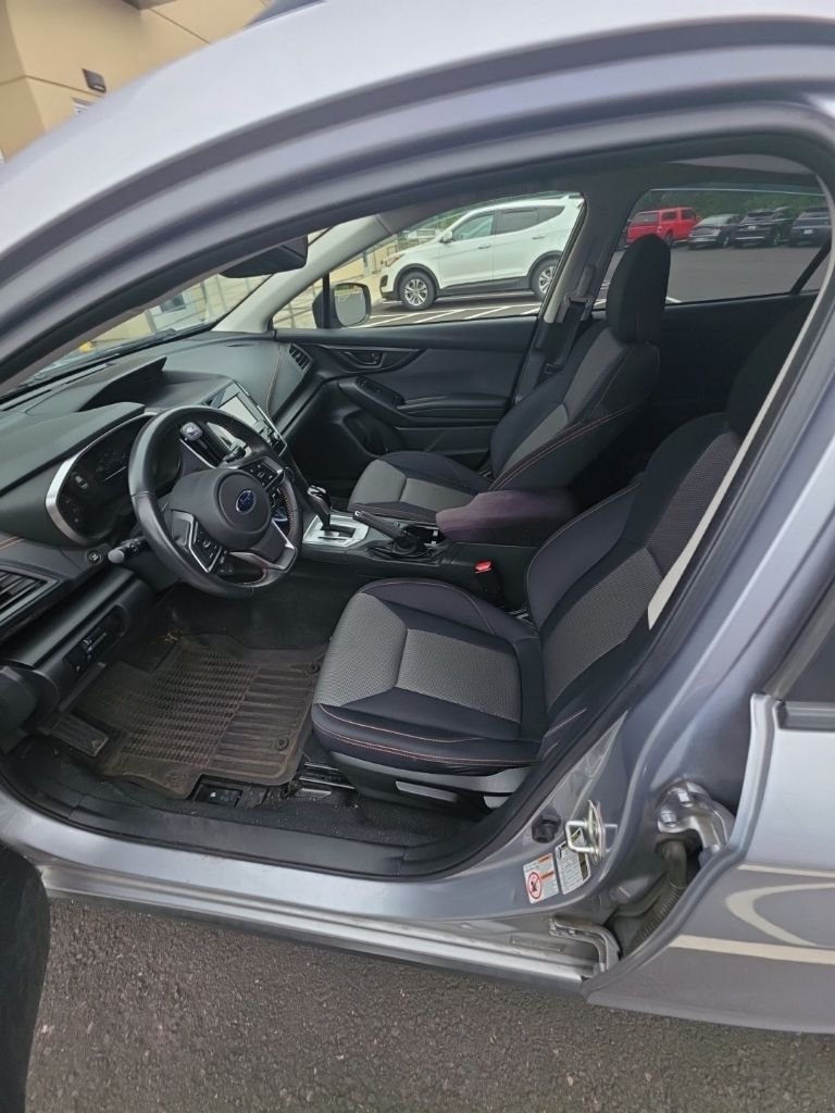 Used 2020 Ice Silver Metallic Subaru Premium image 9