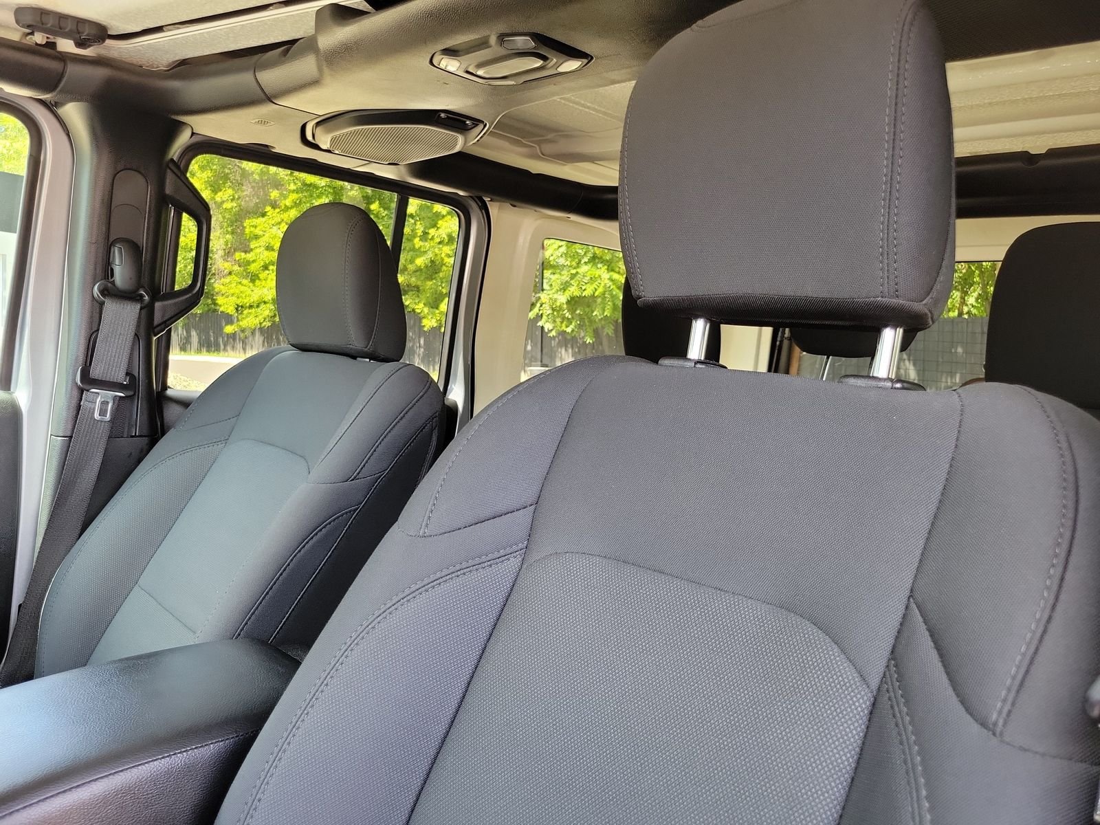 Used 2021 Silver Jeep Unlimited Sport S image 11