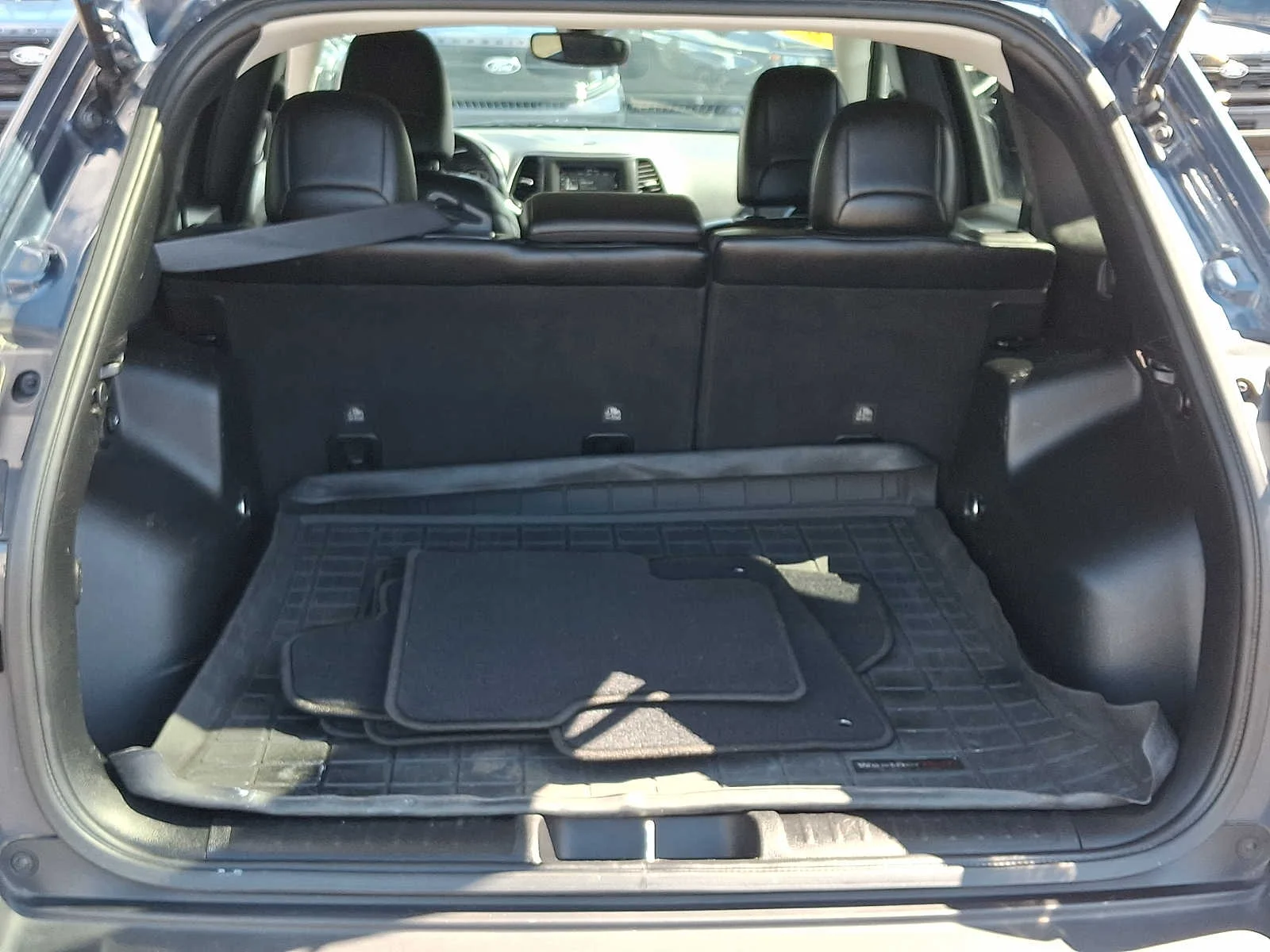 Used 2021 Slate Blue Pearlcoat Jeep Latitude Lux image 28