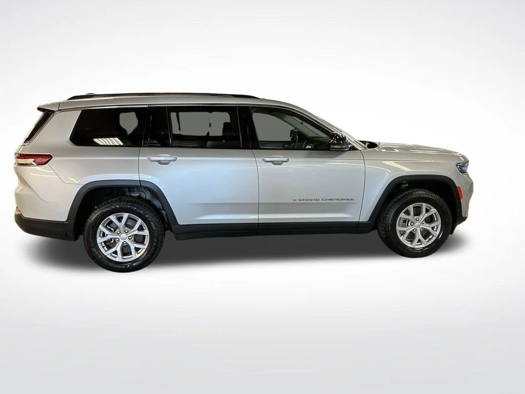 Certified Used 2023 Silver Jeep Limited image 7