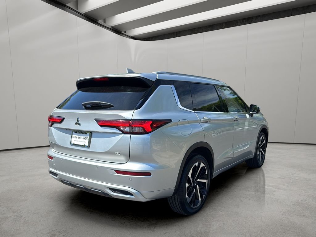 Used 2022 Silver Mitsubishi SEL image 5
