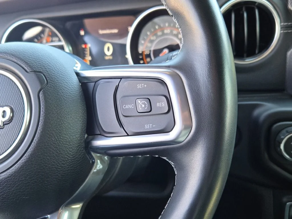 Used 2022 Gray Jeep Overland image 33