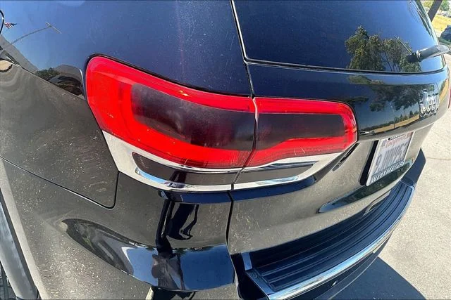 Used 2019 Diamond Black Jeep Limited image 29