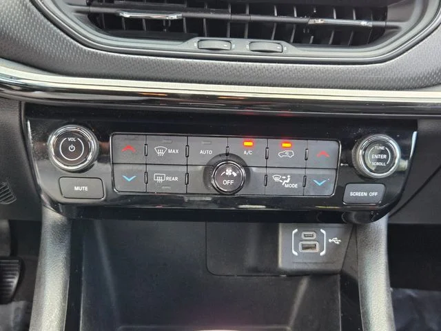 Used 2024 Silver Jeep Trailhawk image 17