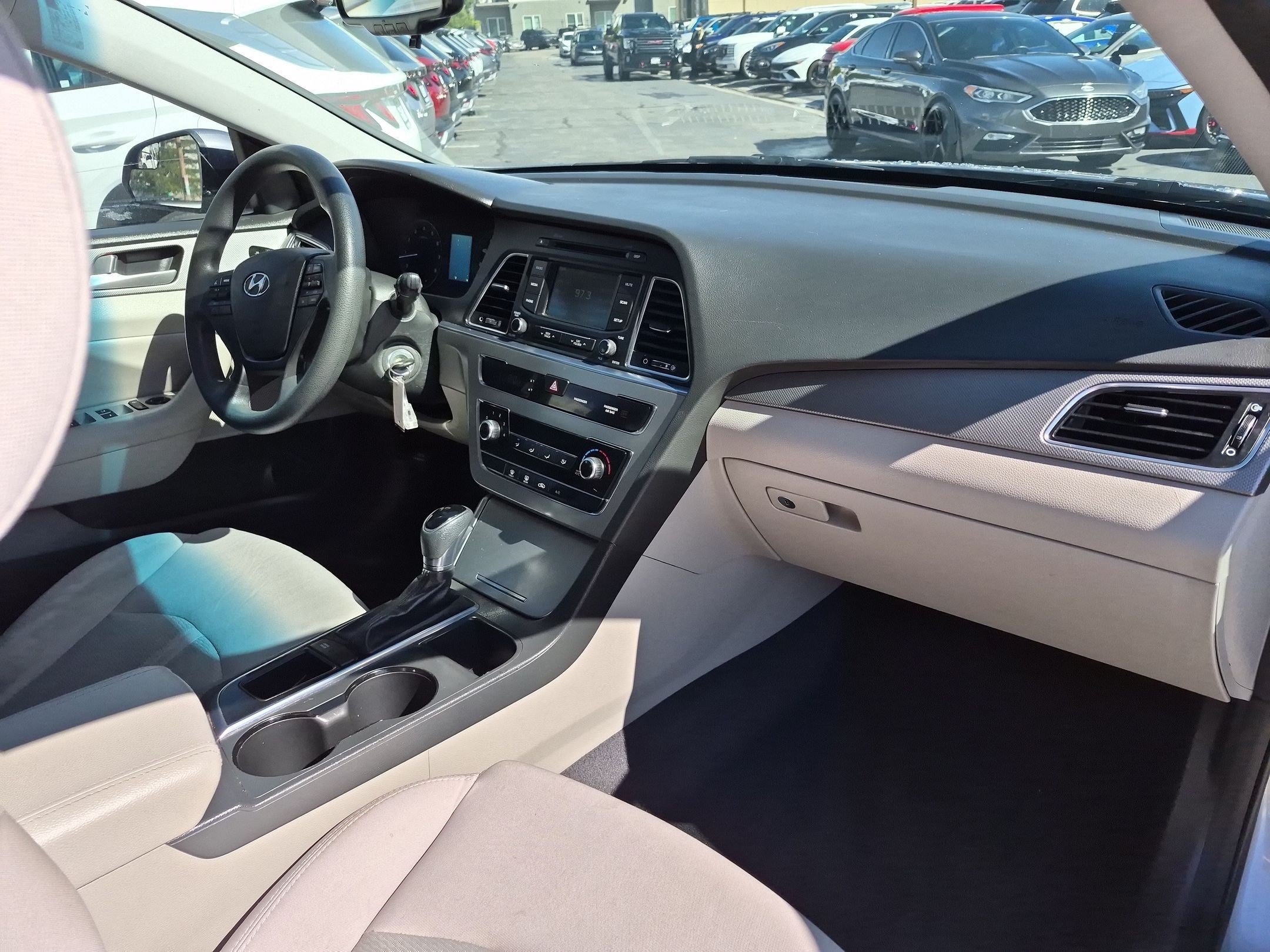 Used 2015 Shale Gray Metallic Hyundai 2.4L SE image 29