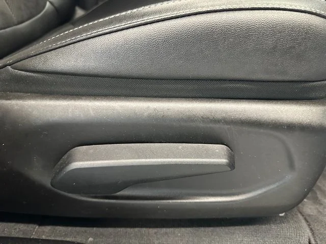 Used 2024 Silver Jeep Altitude image 25