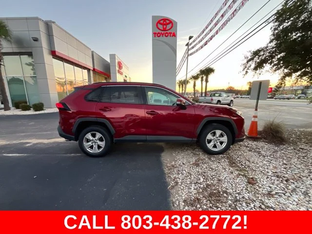 2020 Toyota RAV4 XLE FWD photo