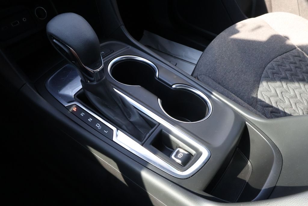 Used 2024 Summit White Chevrolet LT image 25