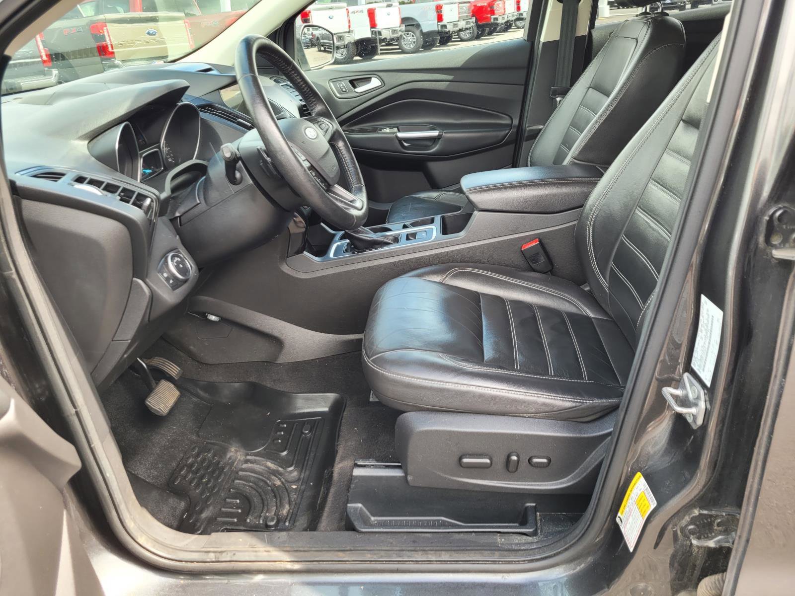 Used 2017  Ford Titanium image 10