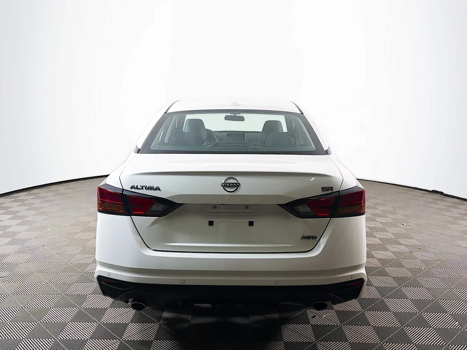 Certified Used 2025 Pearl White Tricoat Nissan SR image 5