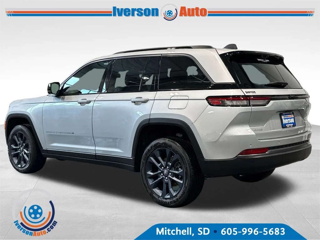 New 2026 Silver Zynith Exterior Paint Jeep Limited image 5