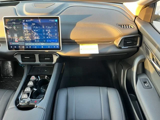 2025 VinFast VF 8 Eco - Photo 9