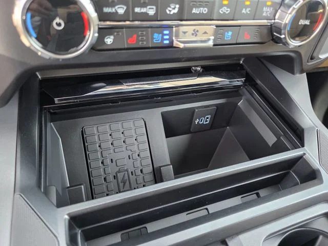 New 2026 Glacier Gray Metallic Tri-Coat Ford F-250® Lariat® image 12
