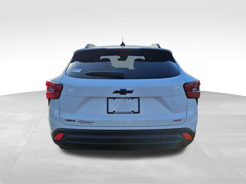Used 2024 White Chevrolet 2RS image 4