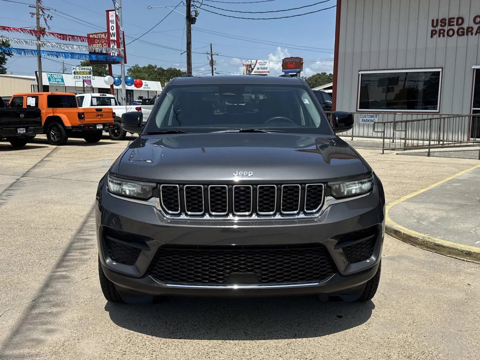 Used 2024 Baltic Gray Metallic Clearcoat Jeep Laredo image 2
