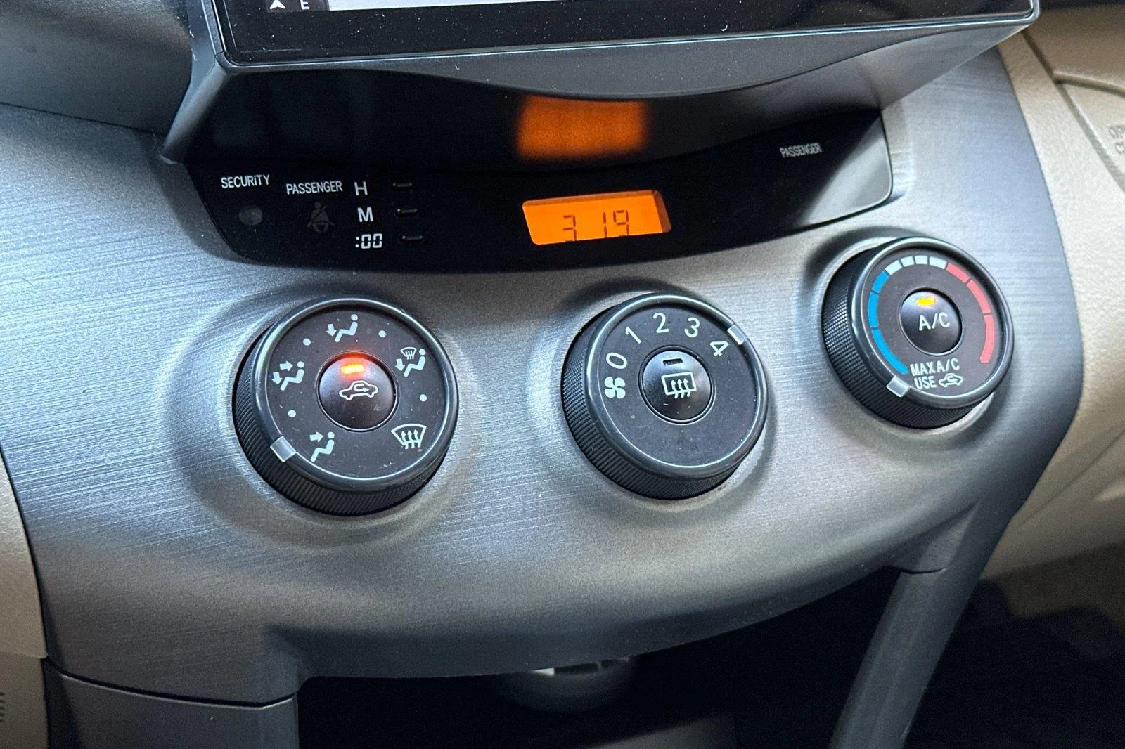 Used 2011 Pacific Blue Metallic Toyota Base image 21