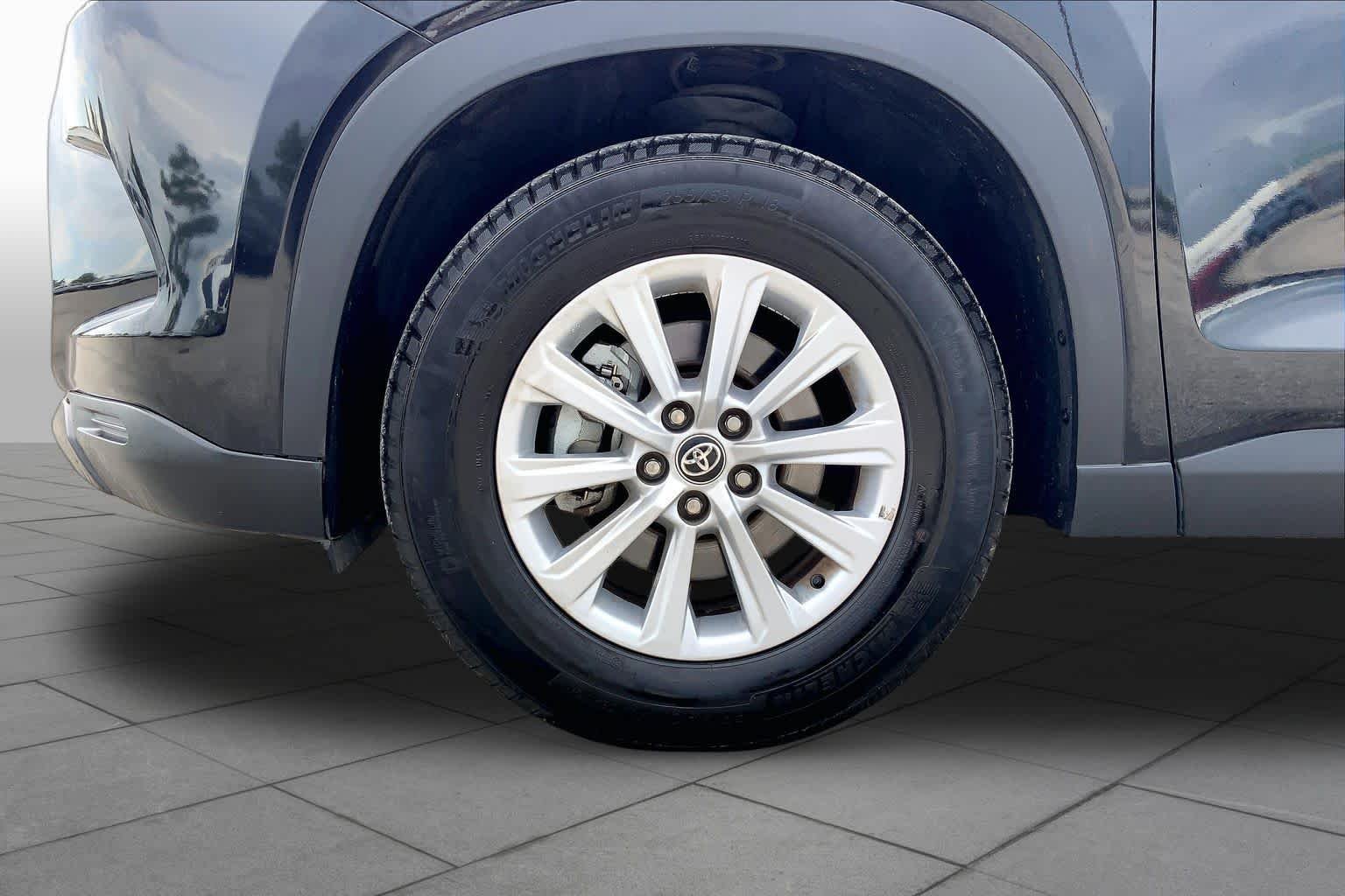 Used 2025 Midnight Black Metallic Toyota XLE image 11