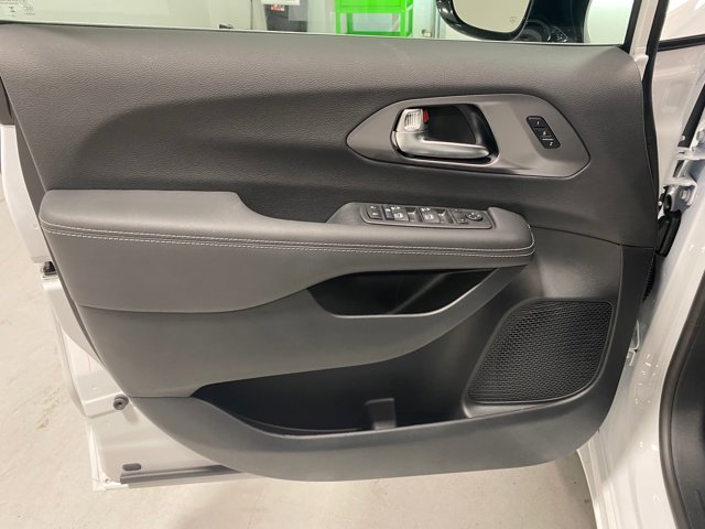 2026 Chrysler Pacifica Select - Photo 11