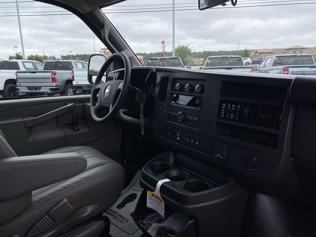2025 Chevrolet Express Cargo Work Van - Photo 24