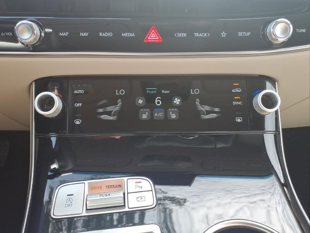 New 2027 White Genesis 2.5T image 21