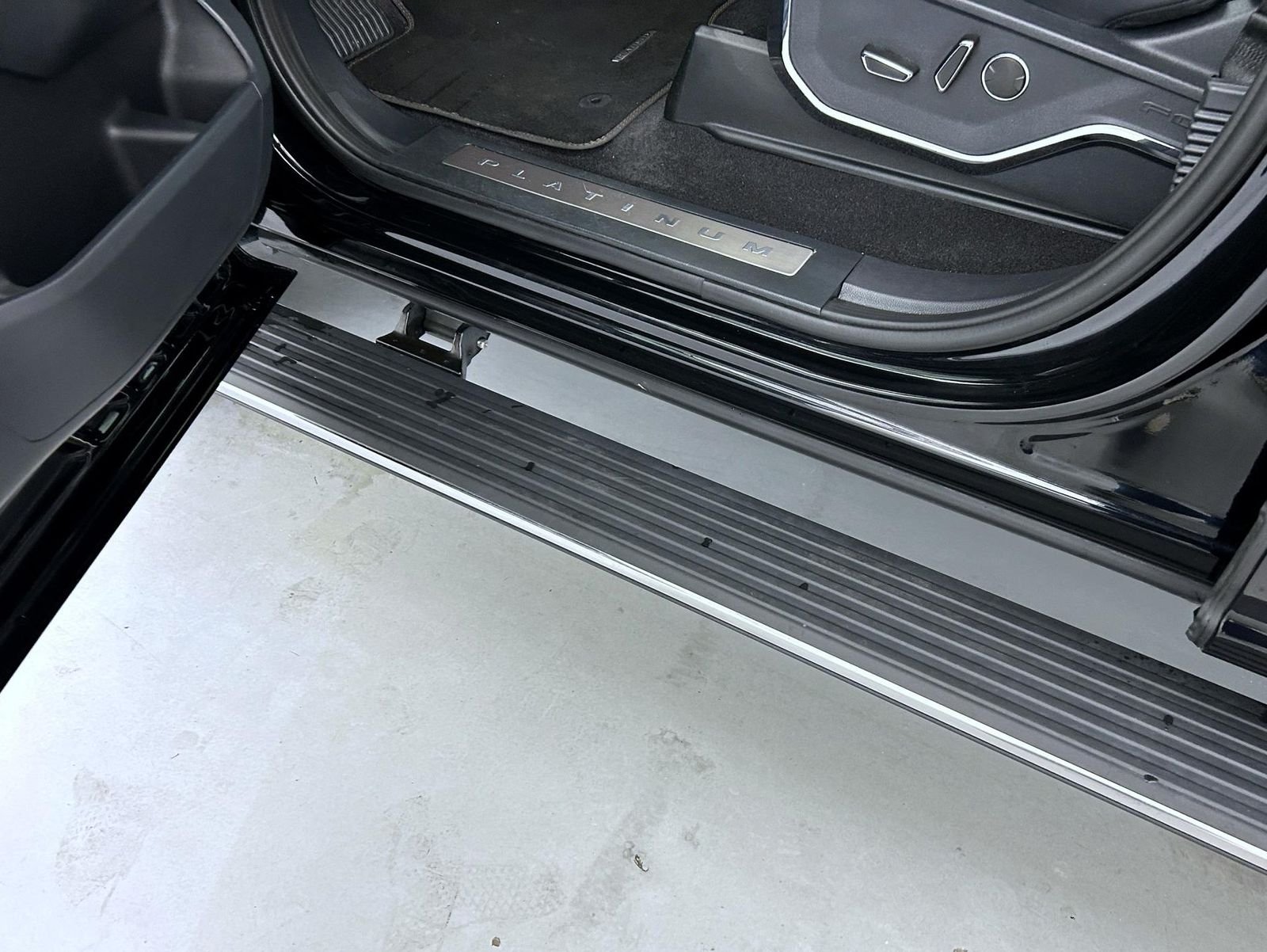 Used 2023 Black Ford Platinum image 9