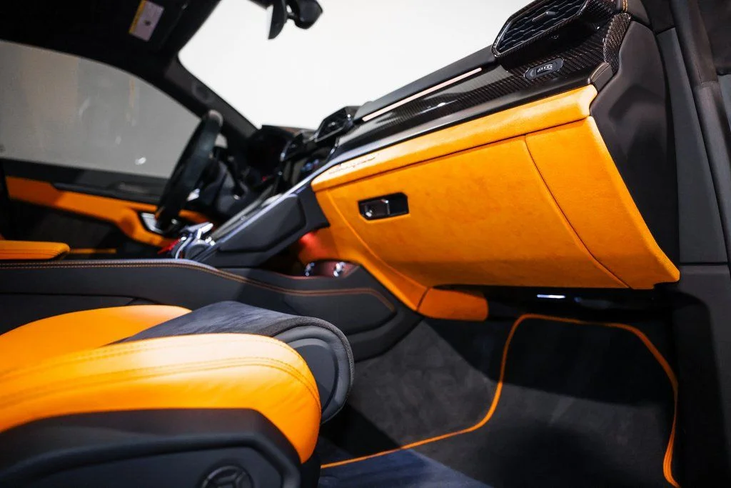 Used 2022  Lamborghini  image 19