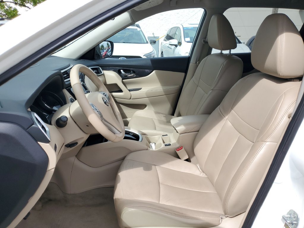 Used 2014 Moonlight White Nissan SL image 10