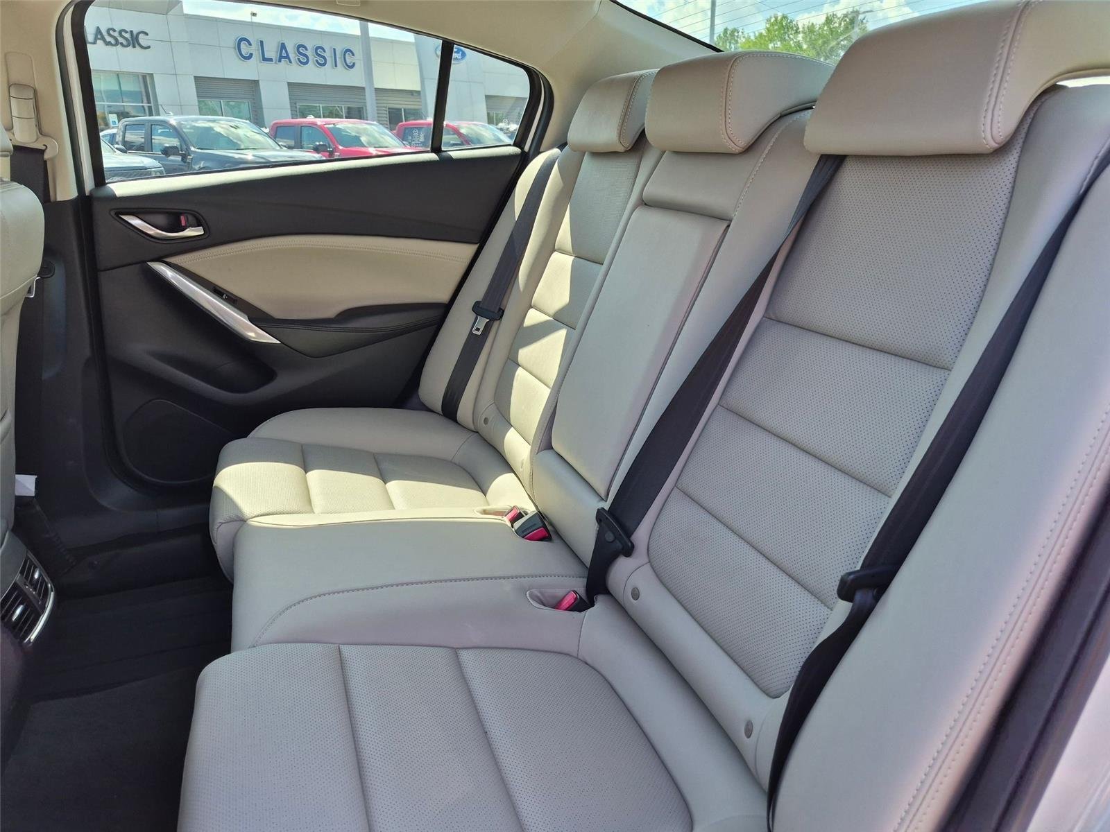 Used 2016 Snowflake White Pearl Mica Mazda i Touring image 25