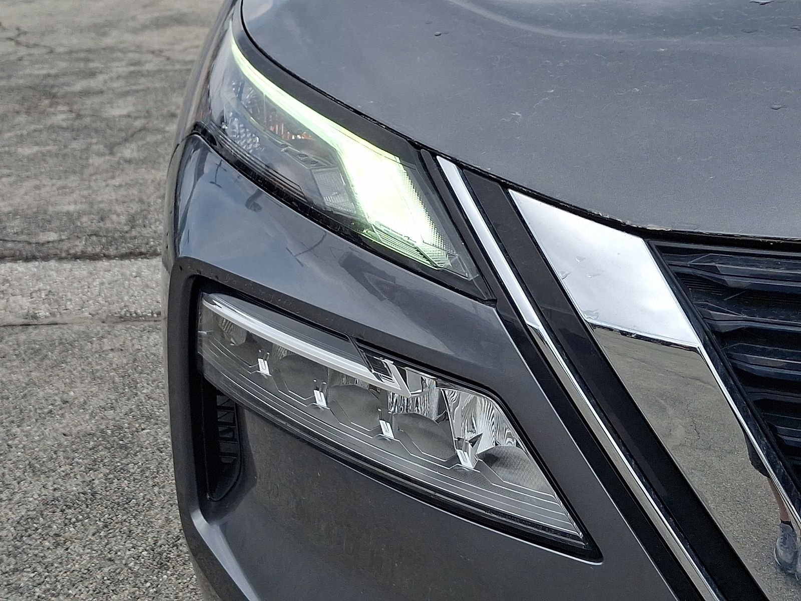Used 2021 Gray Nissan SV image 10