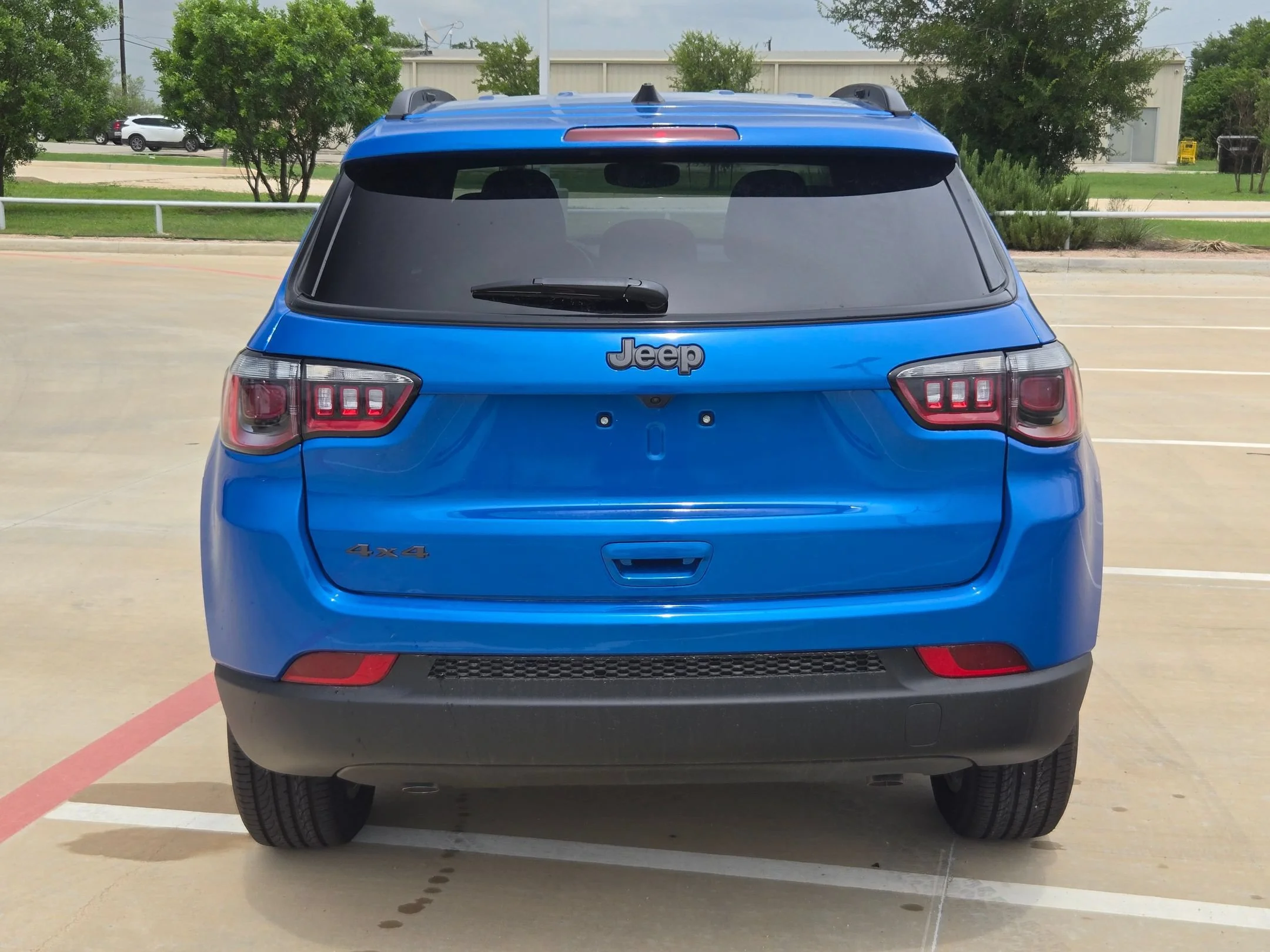 New 2026 Hydro Blue Pearlcoat Jeep Latitude image 4