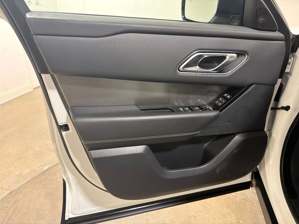 Used 2019 Fuji White Land Rover S image 9
