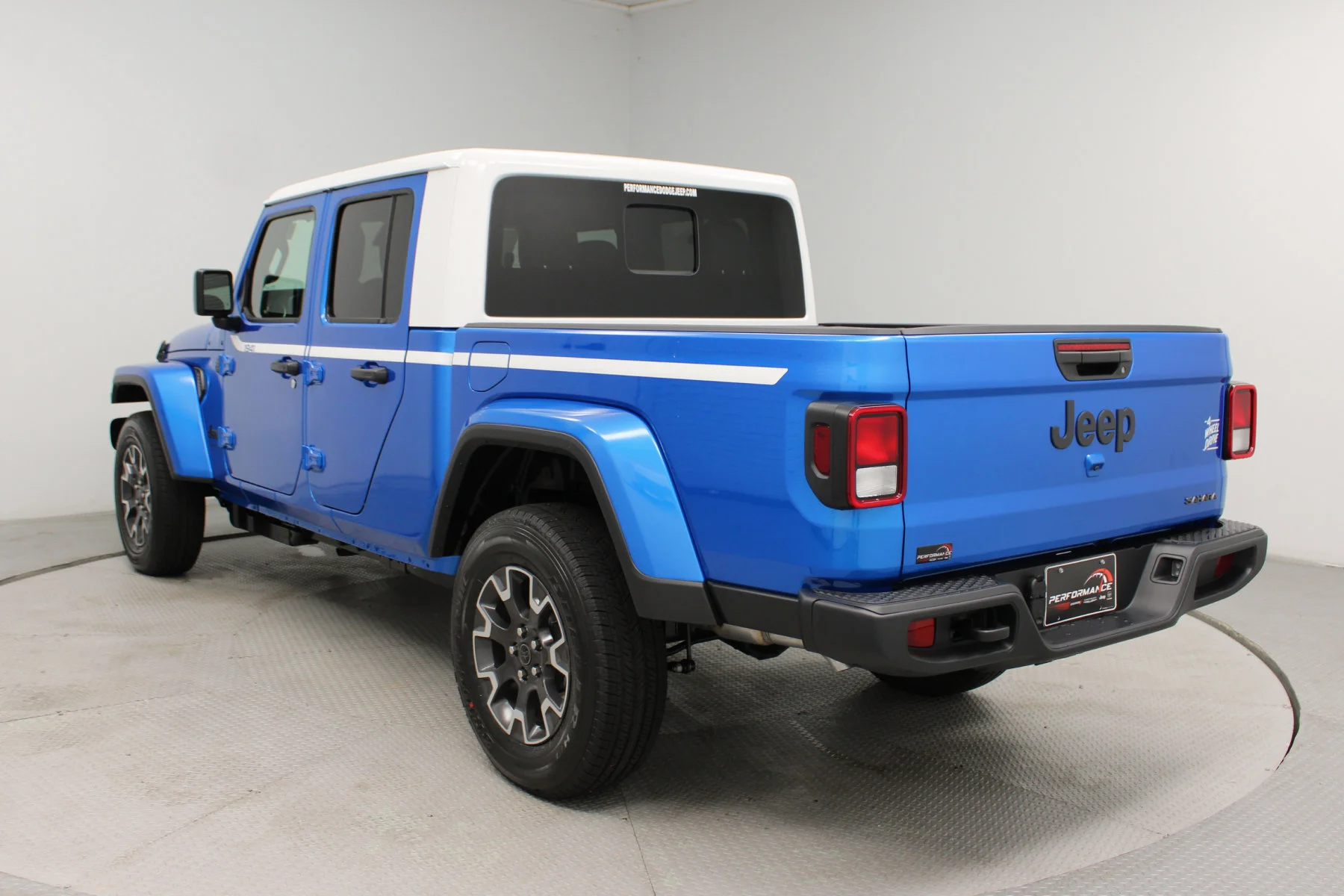 New 2026 Hydro Blue Pearl-Coat Exterior Paint Jeep Sahara image 31
