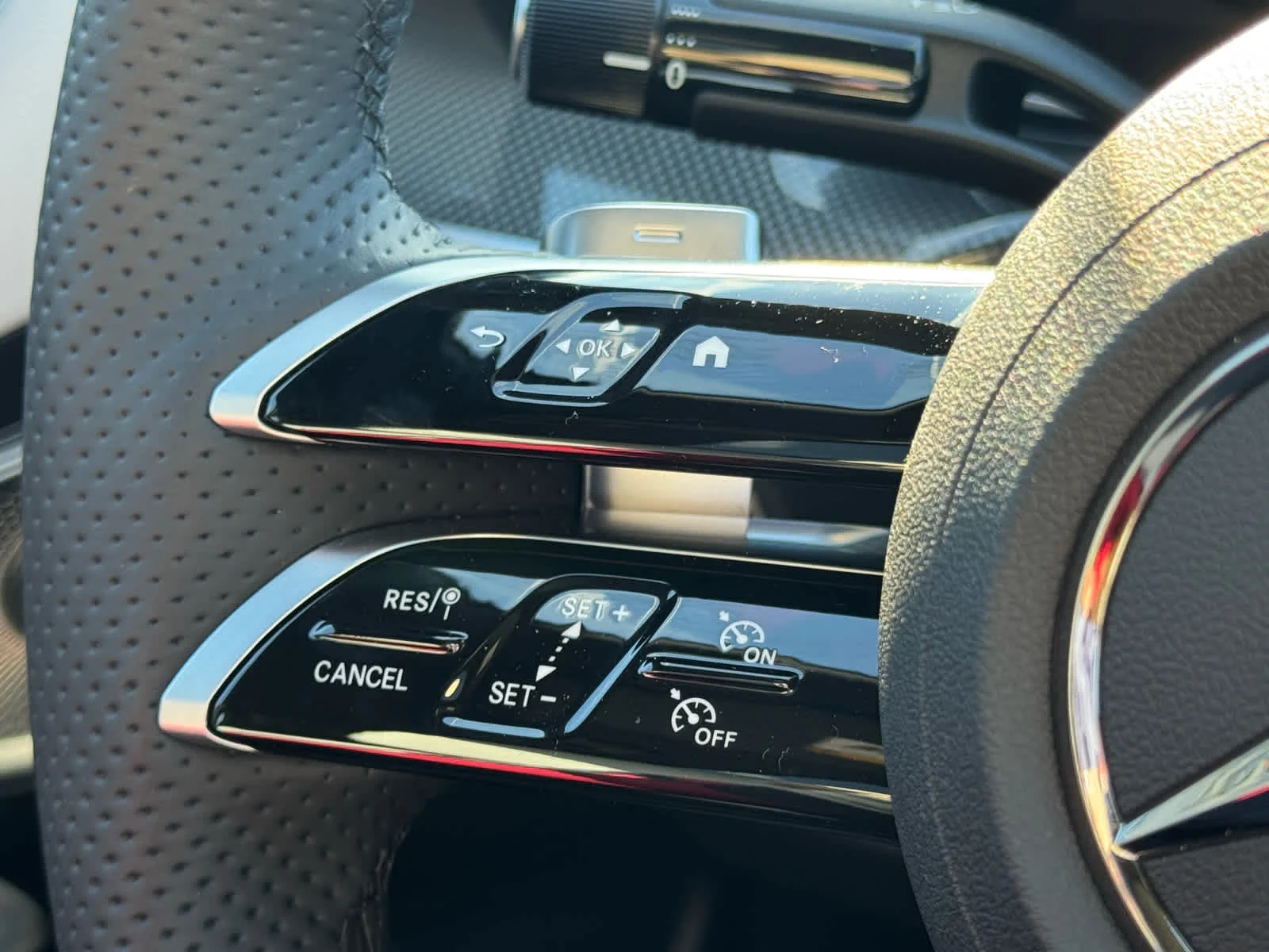 New 2026 MANUFAKTUR Alpine Grey Mercedes-Benz C 300 image 28