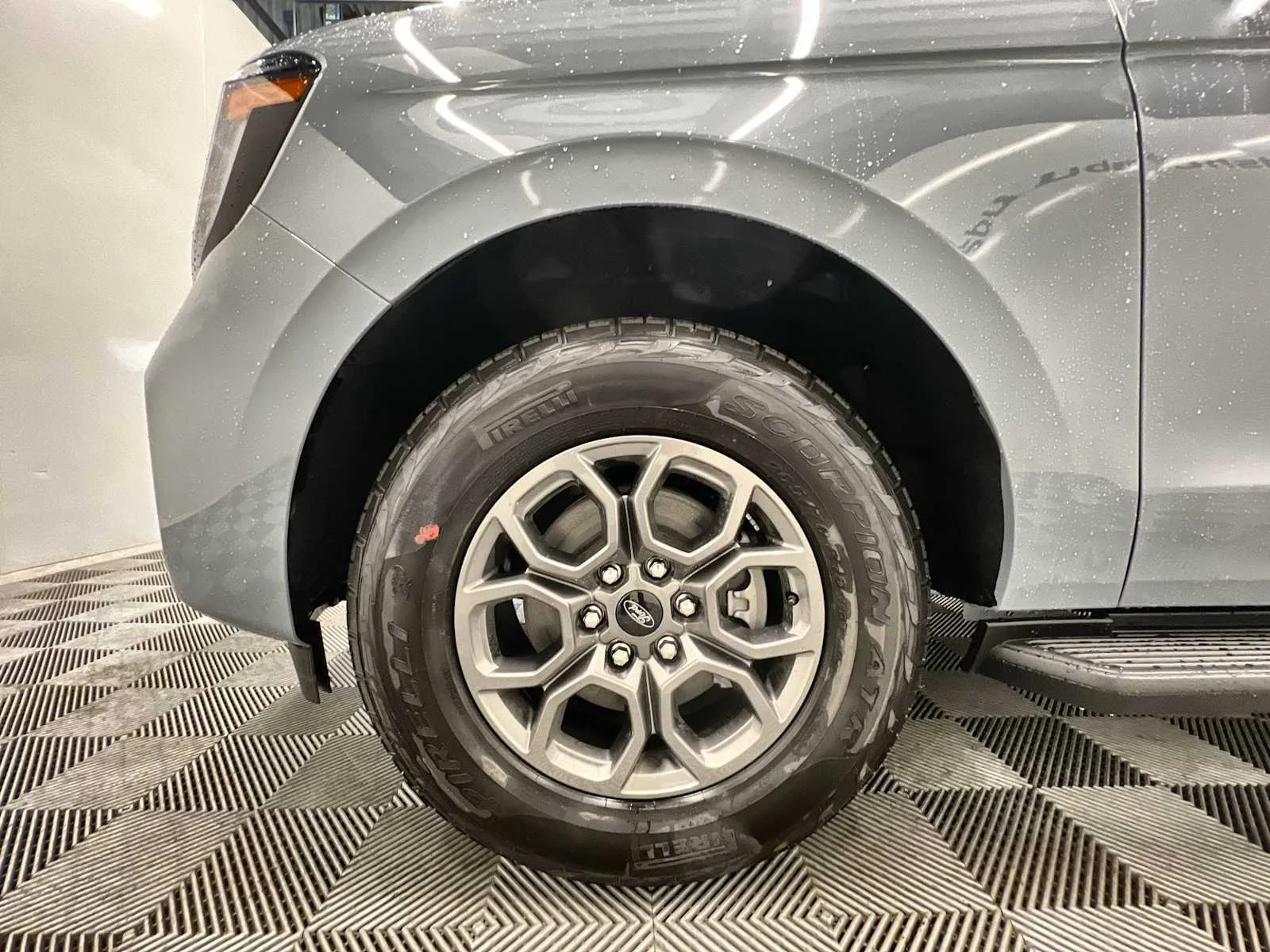 New 2025 Glacier Gray Metallic TriCoat Ford Active image 18