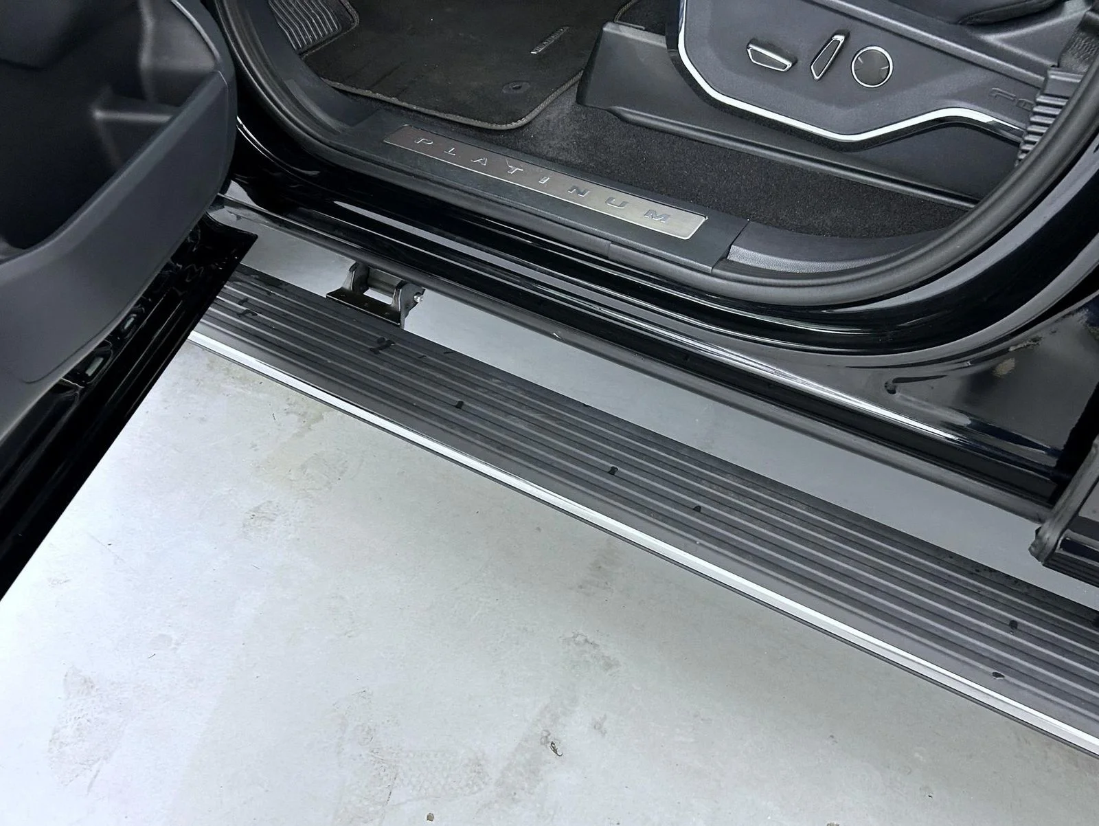 Used 2023 Black Ford Platinum image 9