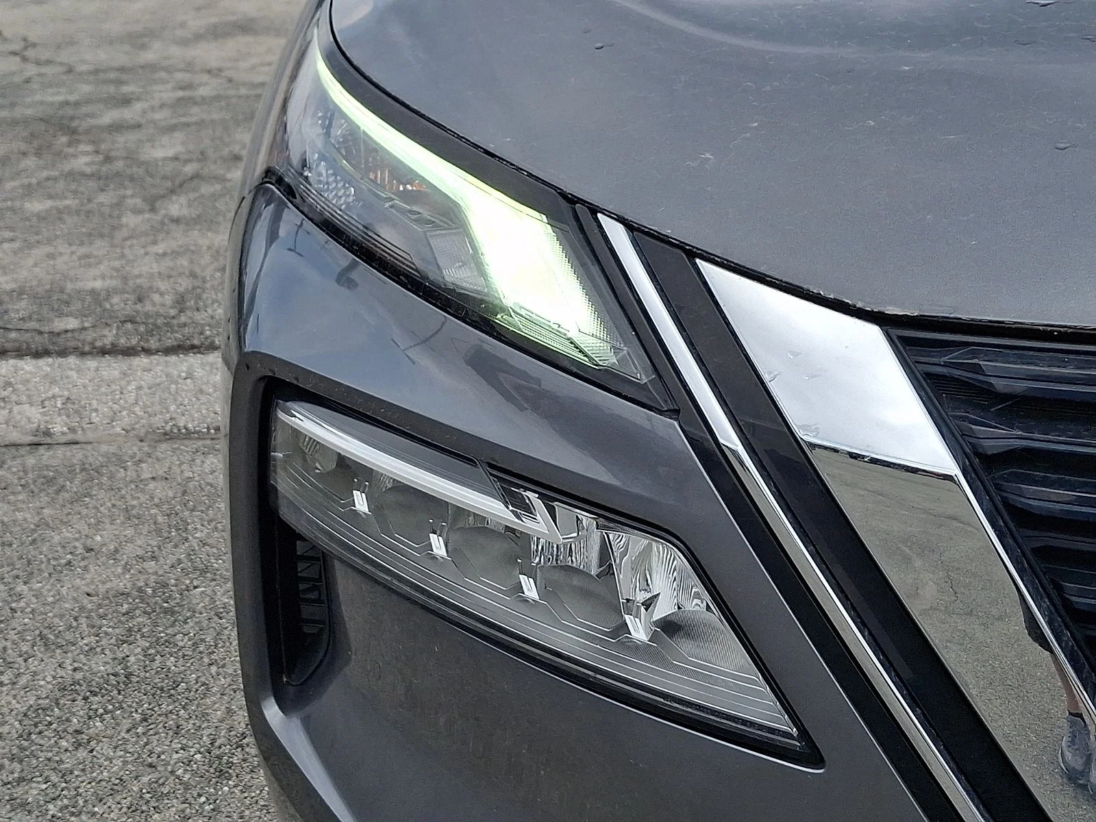 Used 2021 Gray Nissan SV image 10