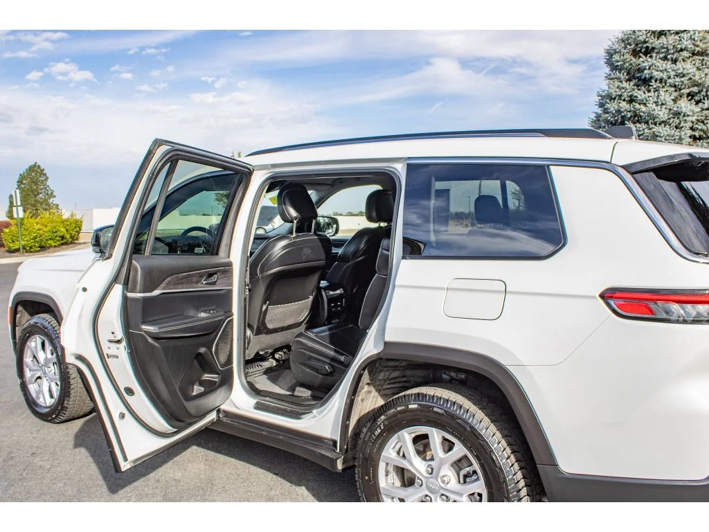 Used 2021 Bright White Clearcoat Jeep Limited image 13