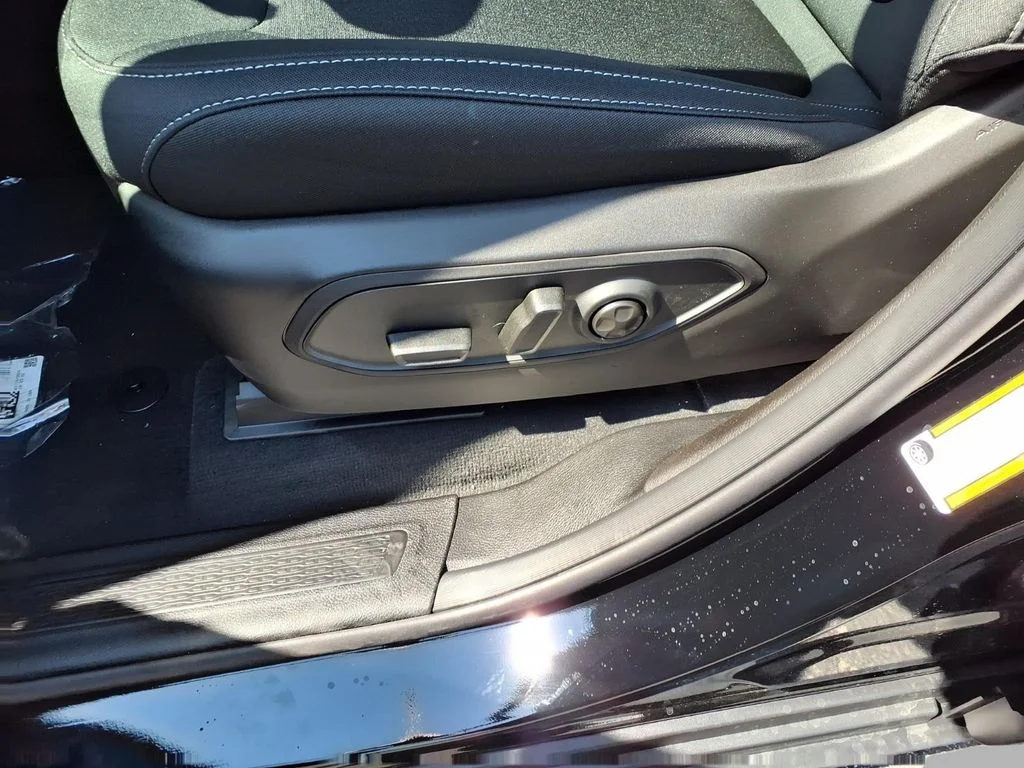 New 2027 High-Gloss Black Paint Jeep Laredo X image 21