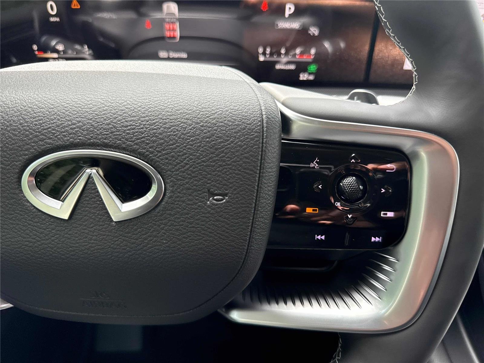 New 2027 RADIANT WHITE INFINITI Luxe 2WD image 19