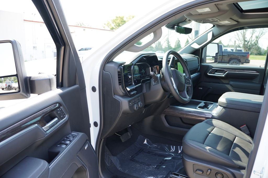 Used 2025 White Chevrolet LTZ image 16
