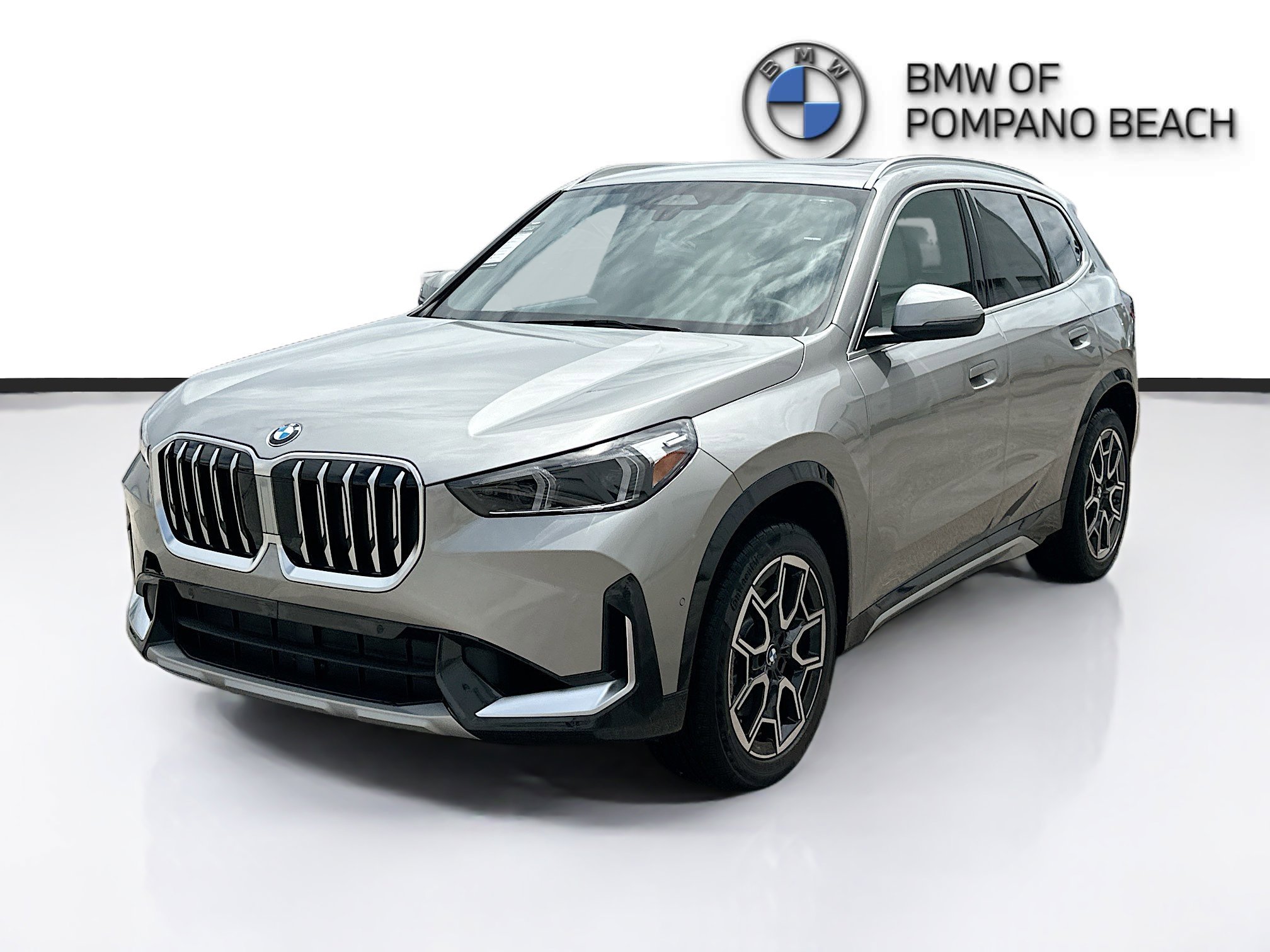 New 2026 Space Silver Metallic BMW xDrive28i image 3