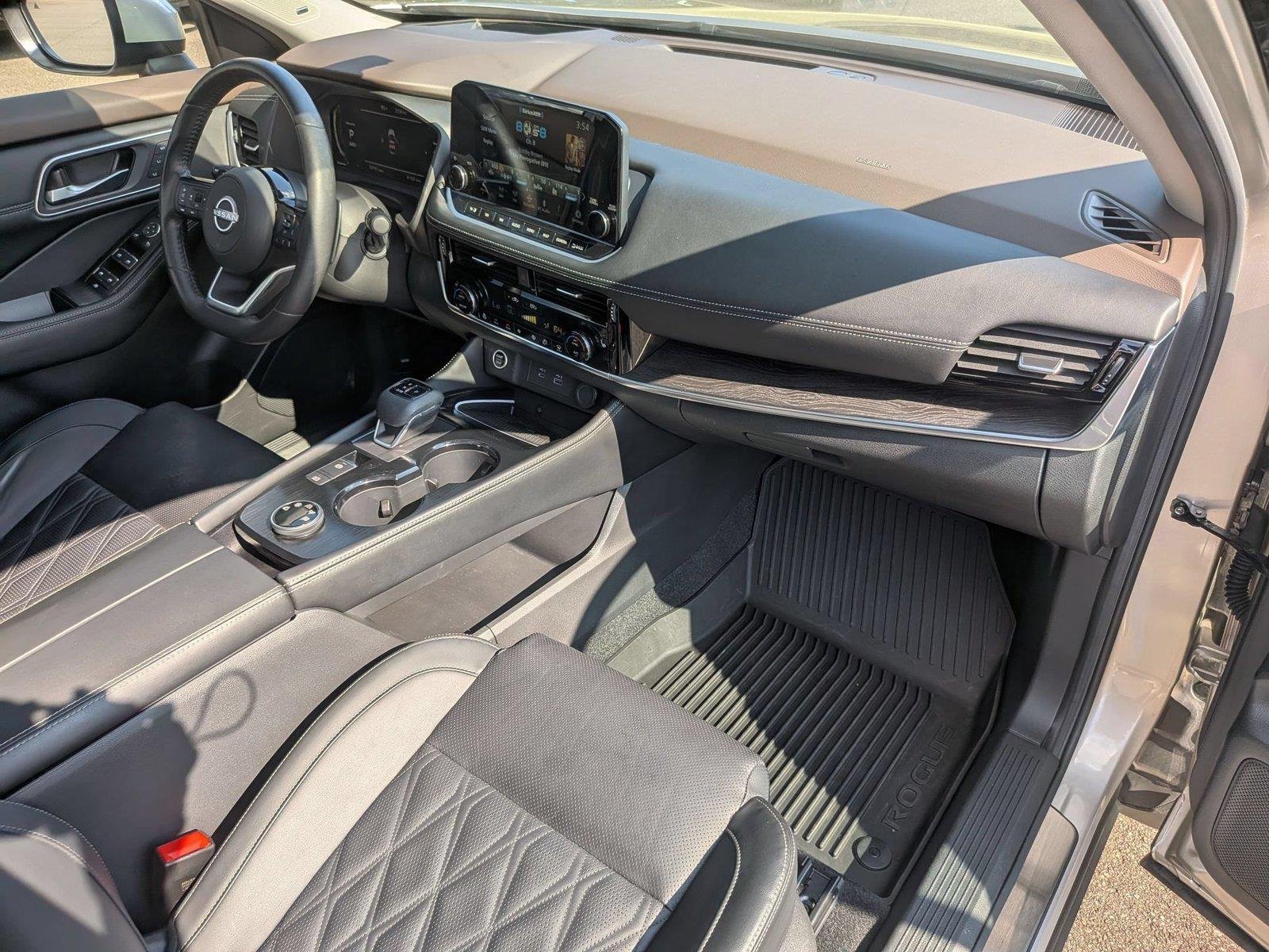 Used 2023 Champagne Silver Metallic Nissan Platinum image 39