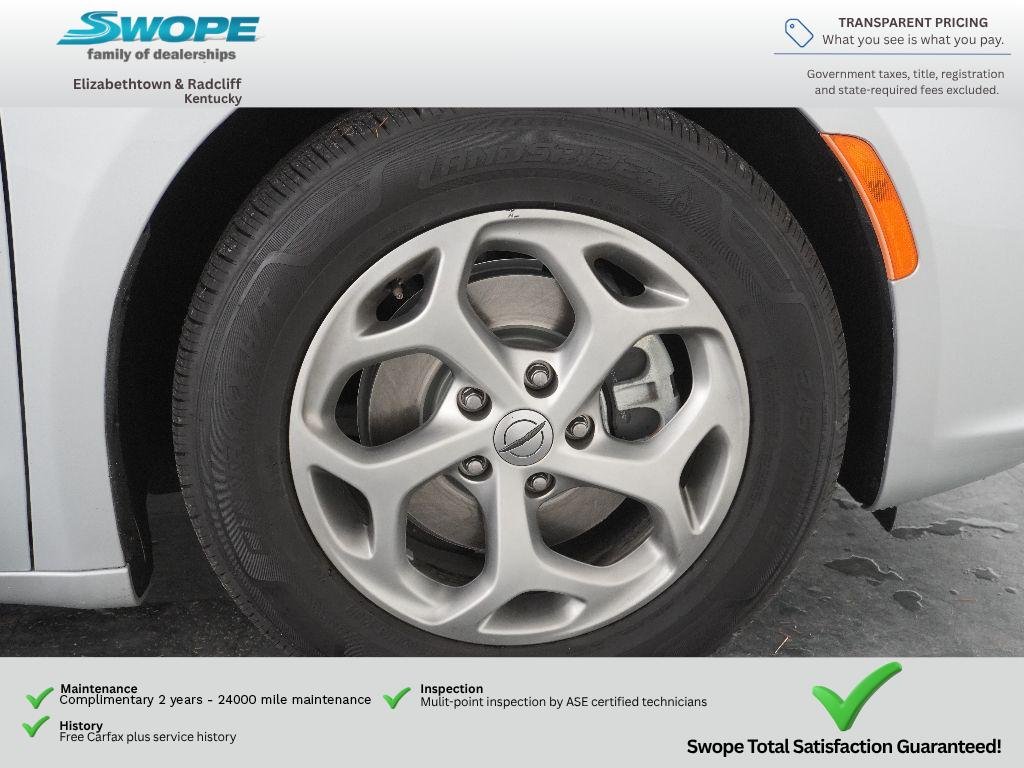 Used 2024 Silver Mist Clearcoat Chrysler Limited image 29